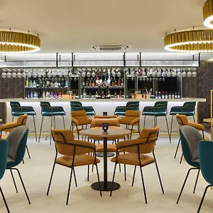 Courtyard By Marriott London Heathrow Airport فندق